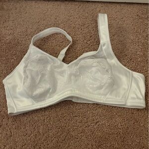 NWOT Playtex White Satin Bra